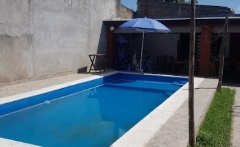 Doña negrita pileta con quincho