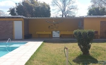 QUINCHO Y SALÓN MOMENTOS