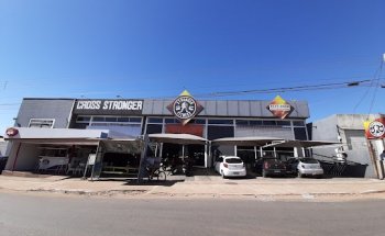 Academia Stronger Fitness