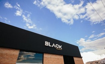 Academia Black Workout