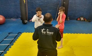 Academia Top Fitness Fight