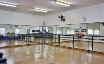 Academia Alongue-se - Aulas de Dança, Jazz, Sapateado, Dança do Ventre, Zumba, Circo