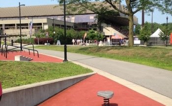 Complexe sportif Claude-Robillard outdoor gym
