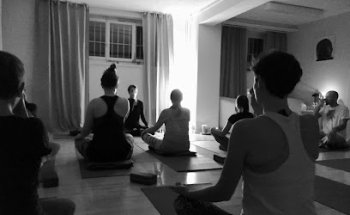 YOGArooM