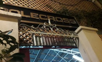 PoleCross