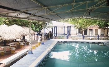 Piscina las palmas