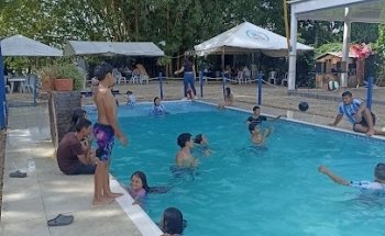 Frida piscina-cafe-bar