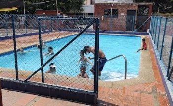 PISCINAS DEL PORTAL CAMPESTRE