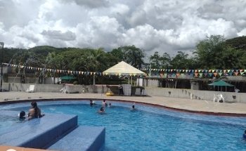 Centro Recreacional y Deportivo Club Guadalajara Comfenalco Valle delagente