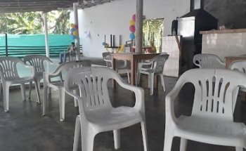 Piscinas villa martica