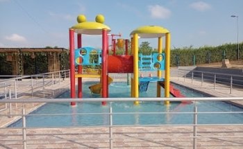 Blue Lagoon: Piscina, restaurante y bar