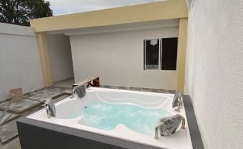 Piscinas y Jacuzzis - El Cerrito, Valle