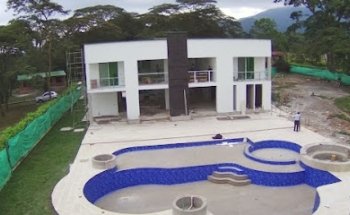 Construcción Inteligente de Piscinas - Impermeabilización de Piscinas - Cerramiento de Piscinas - Venta de Parques Acuáticos