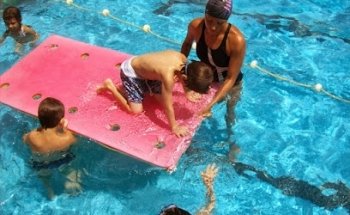 La suricata, Natacion