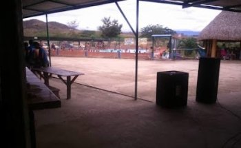Estadero y piscina San Isidro