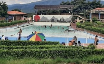 Piscina Con Olas