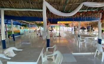 Sol y sombra restaurante bar piscina