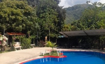 Piscina Los Caimitos