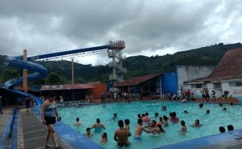 Piscina Status Club