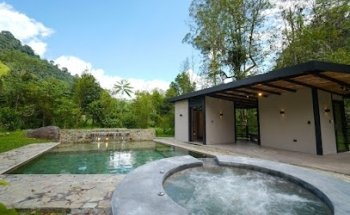Nuik - Jacuzzis y Piscinas del Eje