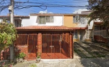 Piscinas Pinares de Granada