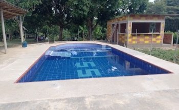La Piscina el almendro