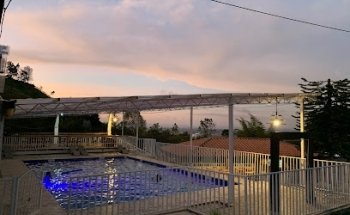 Piscinas Oriente.