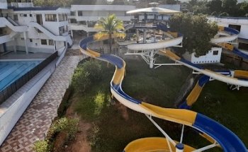 Piscina Hotel Los Toboganes de Melgar