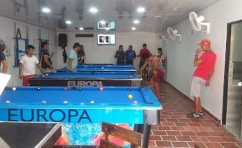 Queen pool show