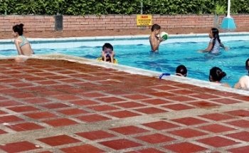 Piscina los almendros