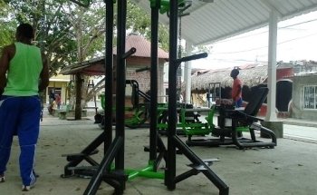 parque laureles, gimnasio publicó