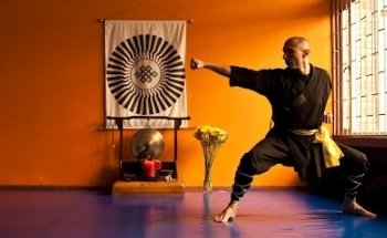 Buda Rojo Artes Marciales y Meditación