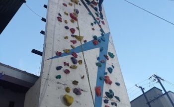 La Kueva Muro de Escalar