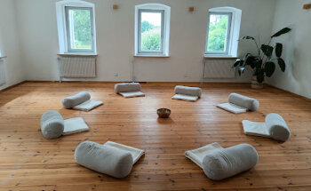 Yoga im Hof
