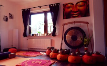 RAUM IM KLANG - YOGA - ENTSPANNUNG - KLANG - MASSAGE