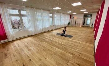 katharina.fit: Vinyasa Yoga, Budokon Yoga, Meditation & Yoga in der Schwangerschaft