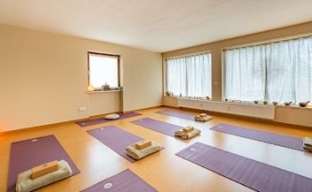 The Art of Presence - Yoga, Meditation, Sound