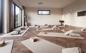 FREE TO BE - Yoga by Bianca