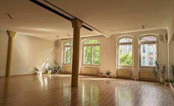Yoga Mio Halle