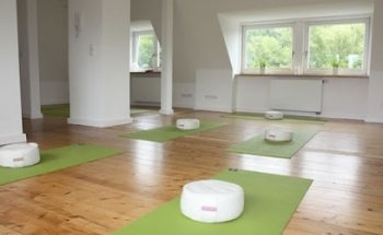 Achtsamkeit & Yoga | Nicola Belker