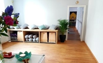 YOGAJI - Iyengar Yoga Zentrum