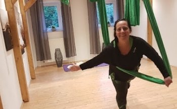 Aerial Yoga Ines Rischling