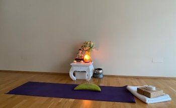 Yoga Lotus Flower - Claudia Dahnelt