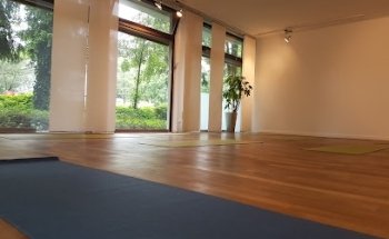 devayani yoga publisher Eva Holl