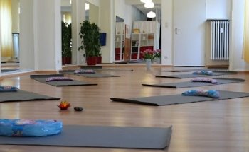 Yoga Pur Troisdorf von Mandy Nelles