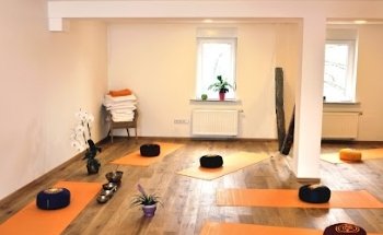 Yoga Samadhi , Manuela Maurer ,Yogalehrerin, Krankenkassenförderung, Stressbewältigung, Klangmassage