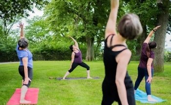 Yoga im Burgwald