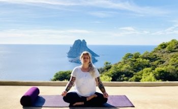 yogaLounge Jennie M. Schwarz