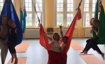 Dana Aerial Yoga Yang-fit