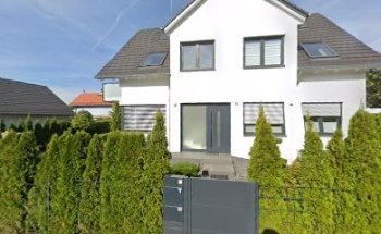 Dr. Brigitte Hanke - Yoga